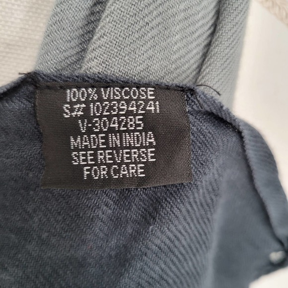 Ombre Rectangle Scarf Gray w/ Tassels - Picture 6 of 6